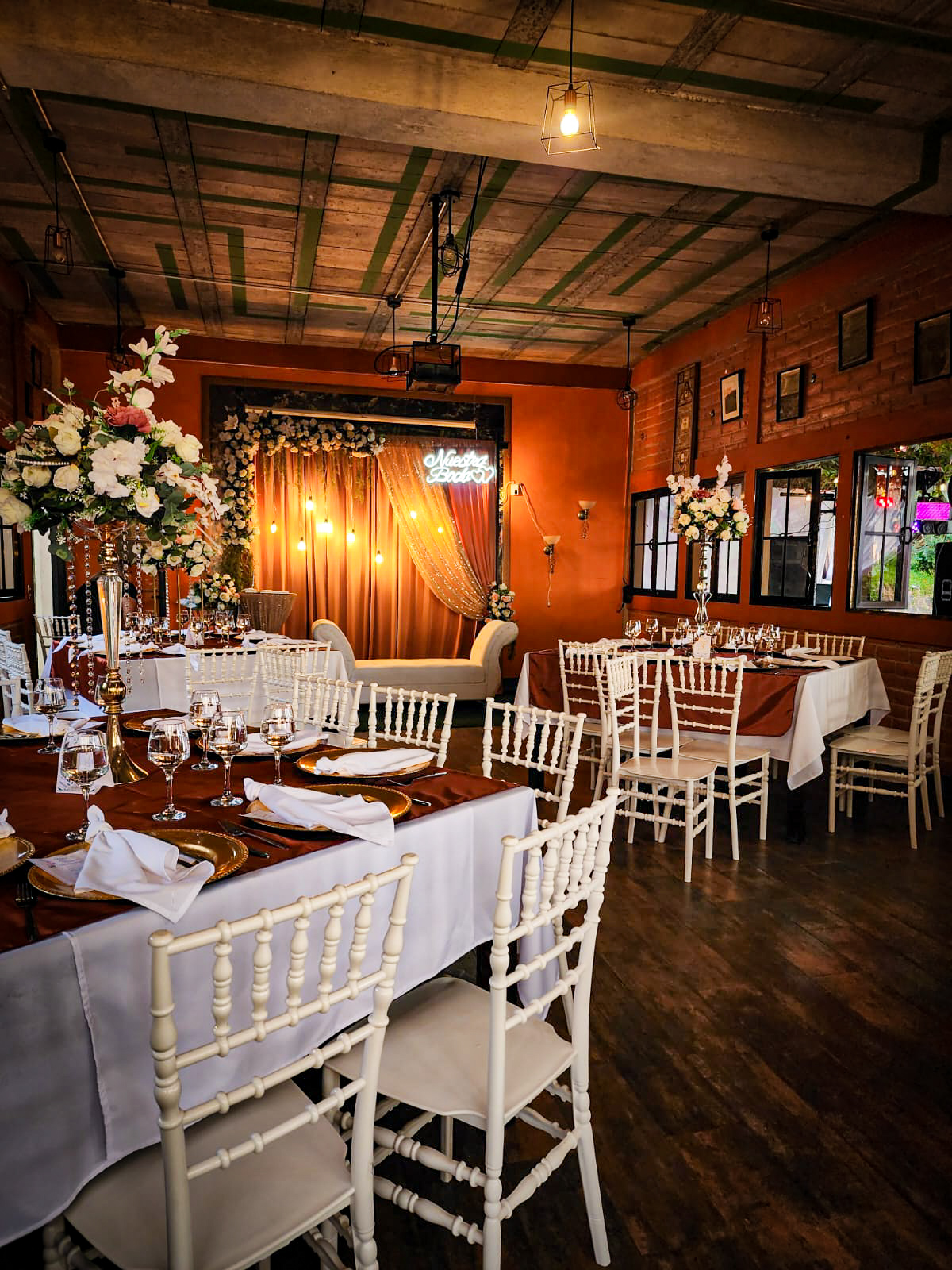 Salón de eventos de Café Albania decorado